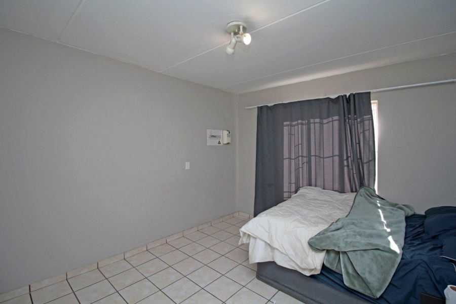 1 Bedroom Property for Sale in Strubensvallei Gauteng