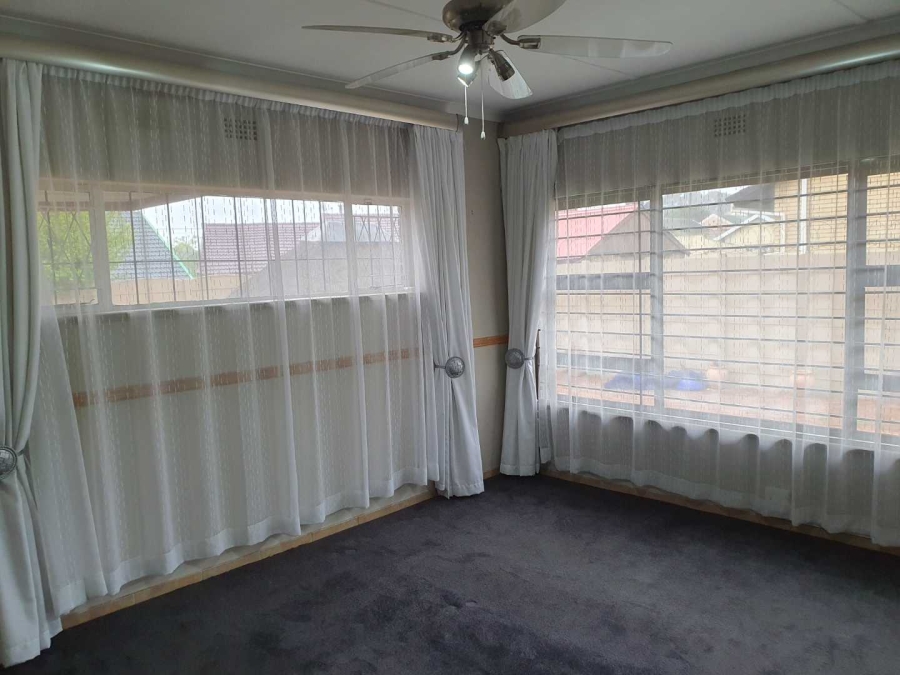 3 Bedroom Property for Sale in Ridgeway Gauteng