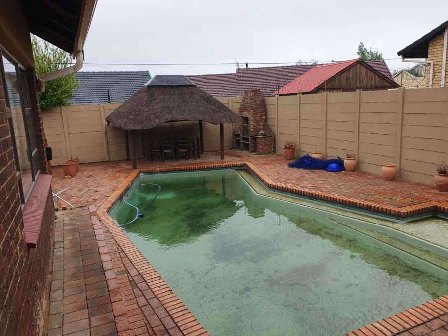 3 Bedroom Property for Sale in Ridgeway Gauteng