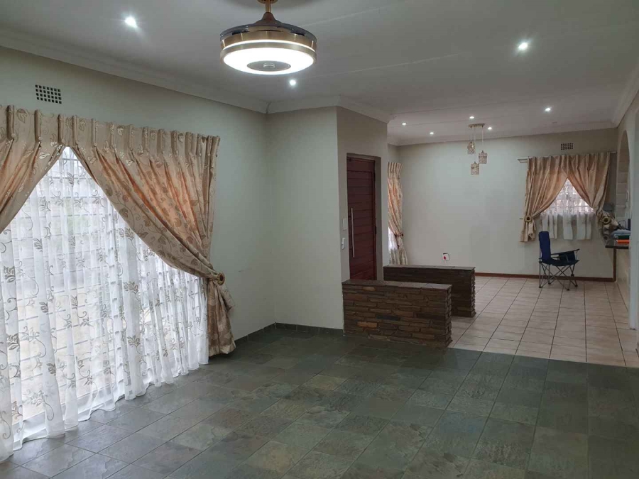 3 Bedroom Property for Sale in Ridgeway Gauteng