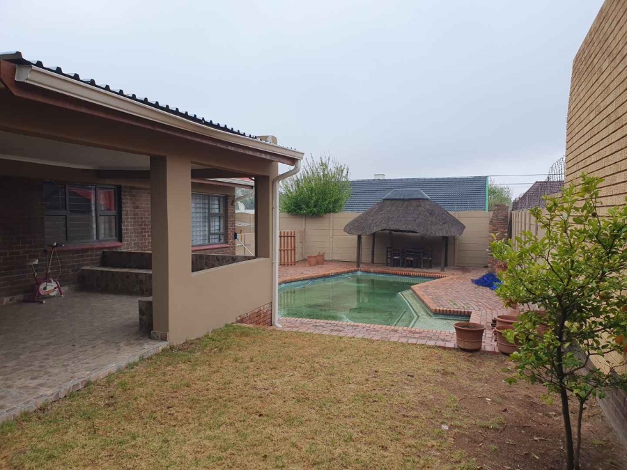 3 Bedroom Property for Sale in Ridgeway Gauteng