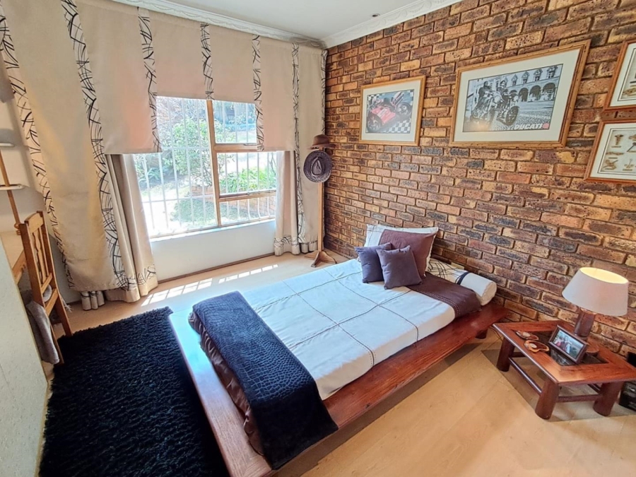 3 Bedroom Property for Sale in Mulbarton Gauteng