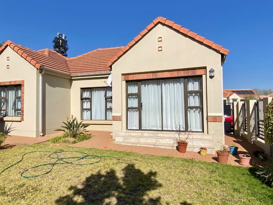 To Let 3 Bedroom Property for Rent in Crowthorne AH Gauteng