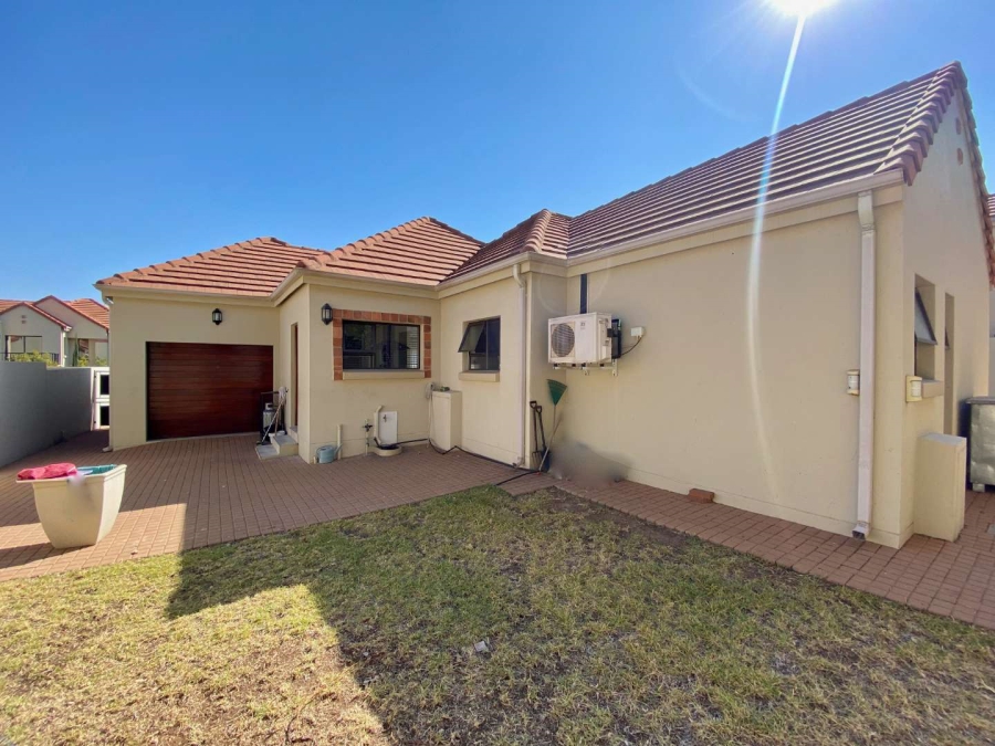 To Let 3 Bedroom Property for Rent in Crowthorne AH Gauteng