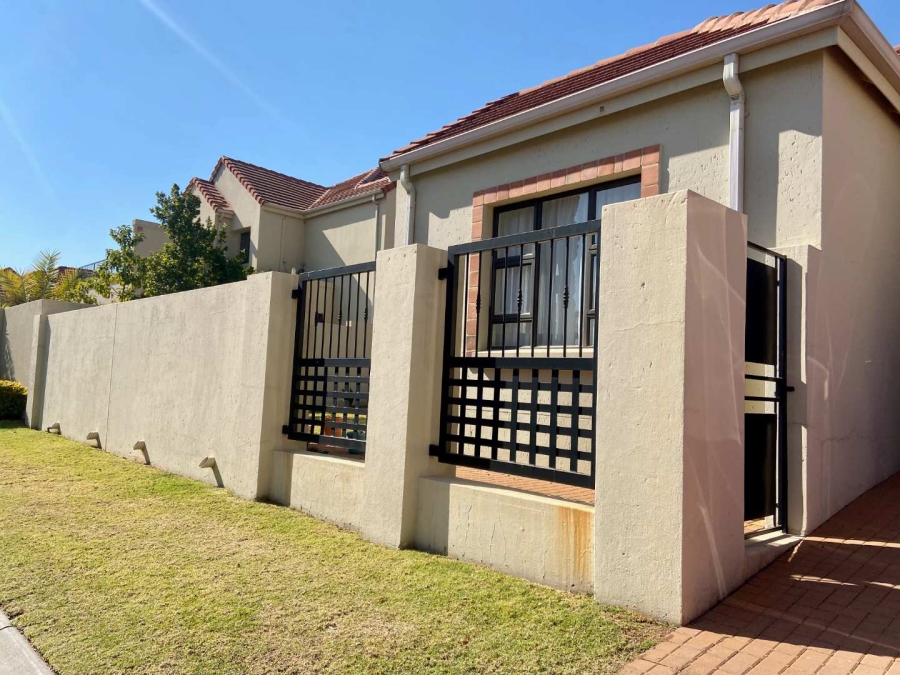 To Let 3 Bedroom Property for Rent in Crowthorne AH Gauteng