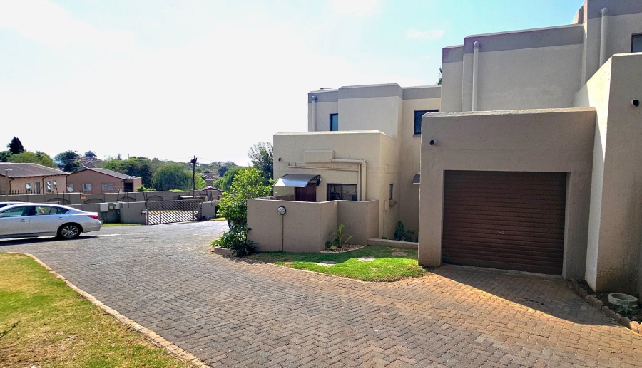 2 Bedroom Property for Sale in Radiokop Gauteng