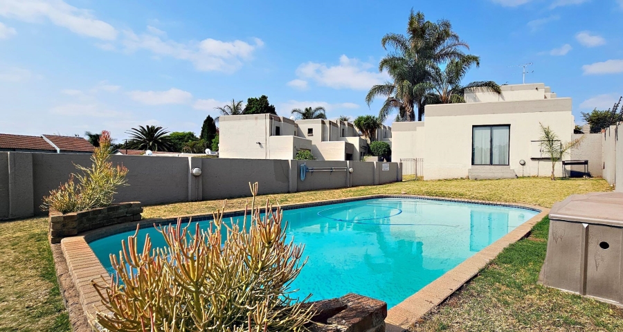 2 Bedroom Property for Sale in Radiokop Gauteng