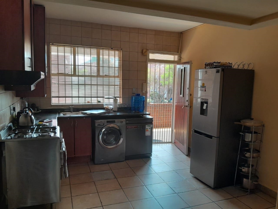 3 Bedroom Property for Sale in Waverley Gauteng