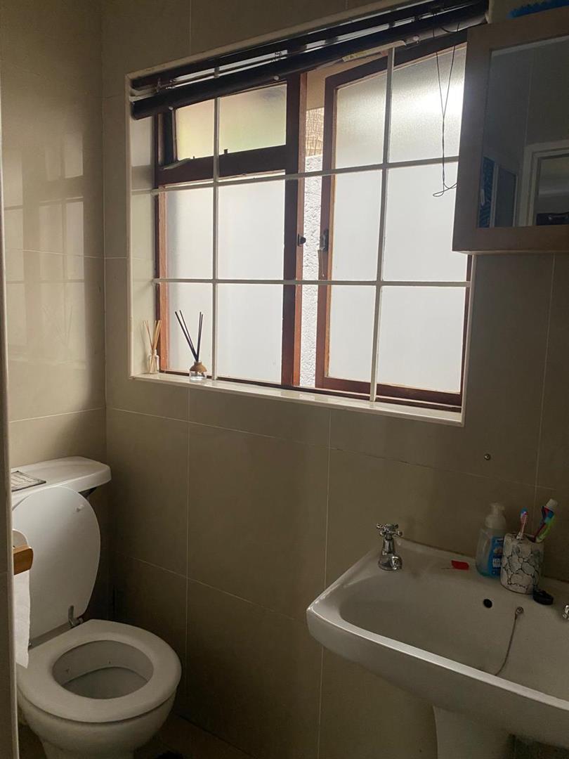 To Let 2 Bedroom Property for Rent in Corlett Gardens Gauteng