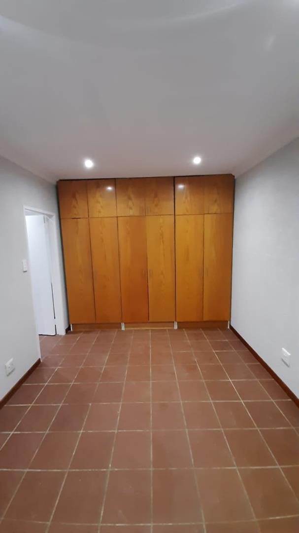 To Let 1 Bedroom Property for Rent in Waverley Gauteng