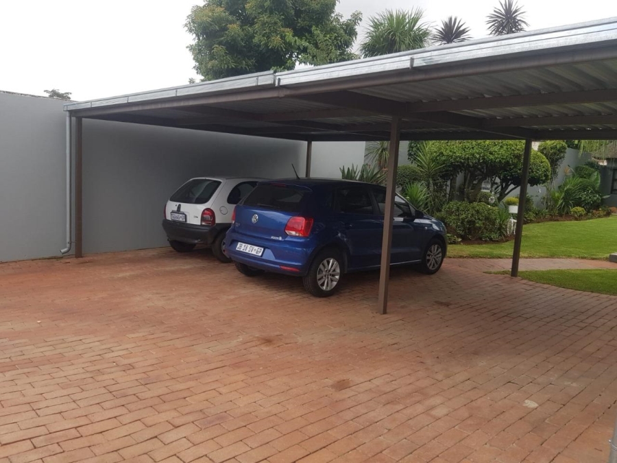 To Let 1 Bedroom Property for Rent in Waverley Gauteng