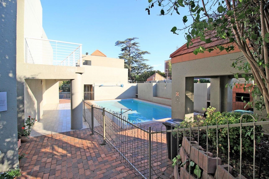 To Let 4 Bedroom Property for Rent in Oaklands Gauteng