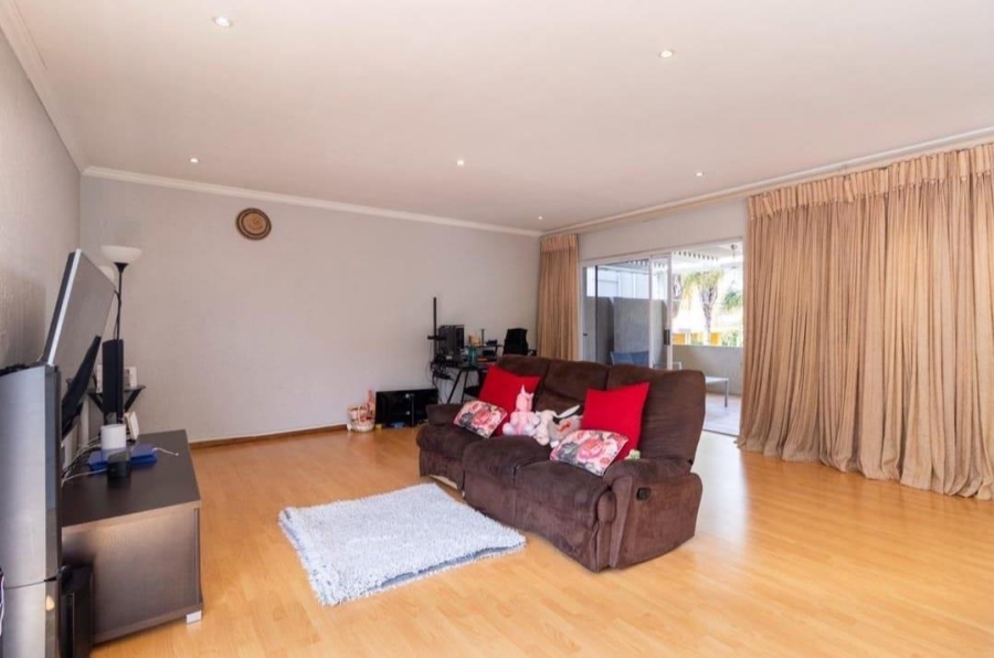 To Let 3 Bedroom Property for Rent in Glenvista Gauteng