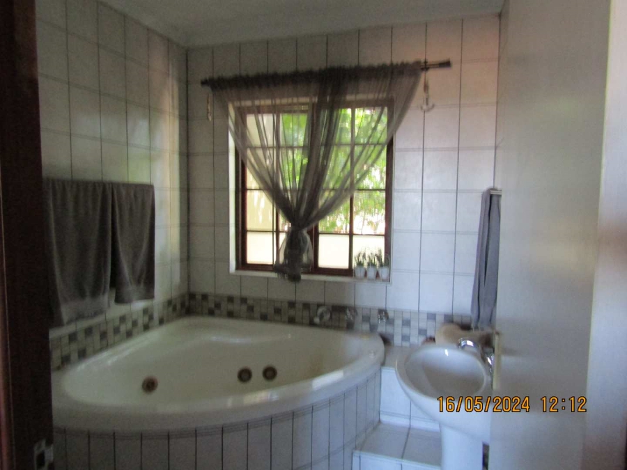 3 Bedroom Property for Sale in Vaaloewer Gauteng