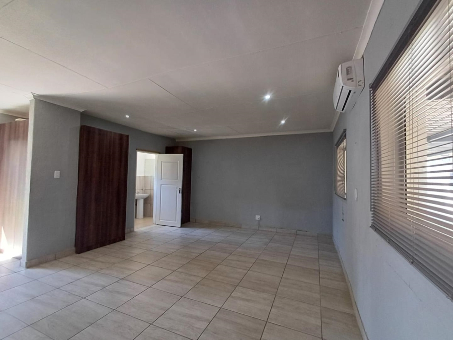 To Let 1 Bedroom Property for Rent in Kelland Gauteng