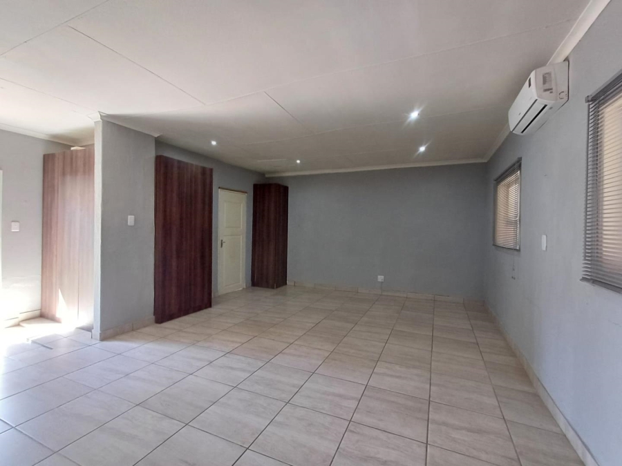 To Let 1 Bedroom Property for Rent in Kelland Gauteng