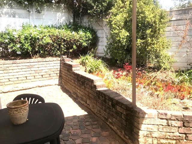 To Let 2 Bedroom Property for Rent in Douglasdale Gauteng