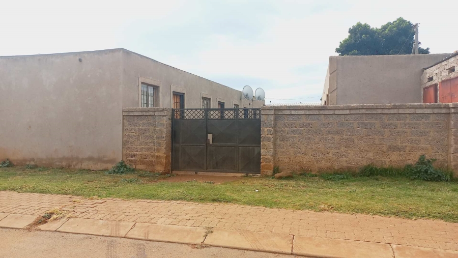 8 Bedroom Property for Sale in Orange Farm Gauteng