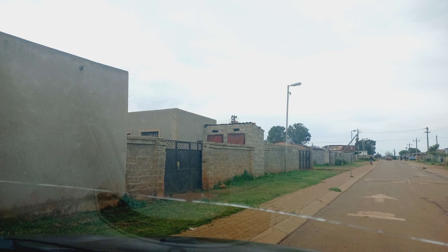 8 Bedroom Property for Sale in Orange Farm Gauteng