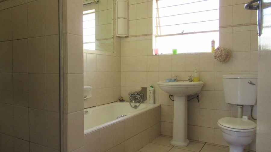 5 Bedroom Property for Sale in Glenanda Gauteng