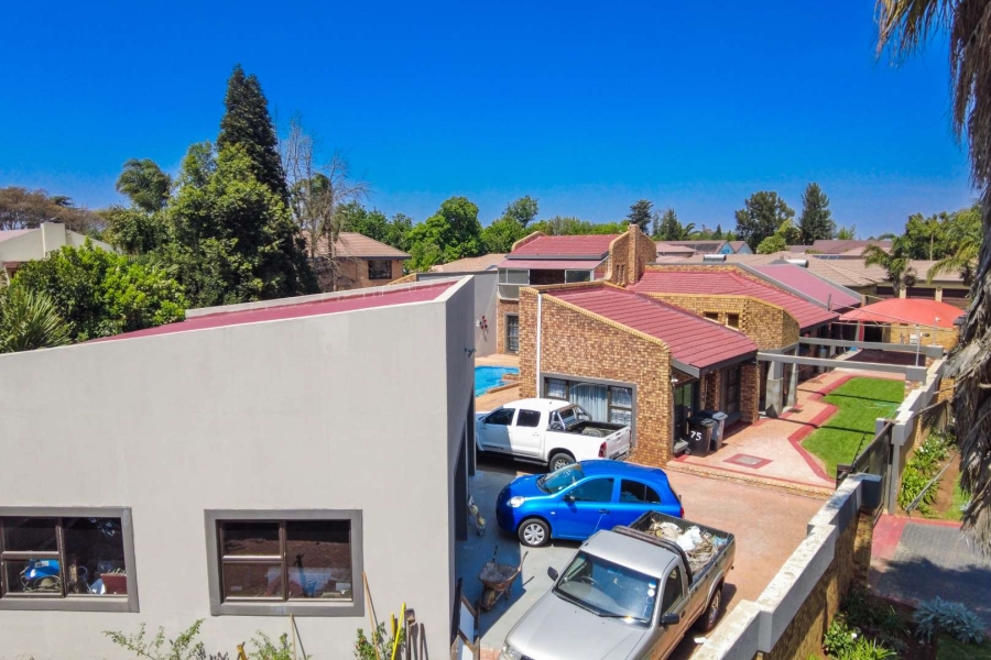 5 Bedroom Property for Sale in Lakefield Gauteng