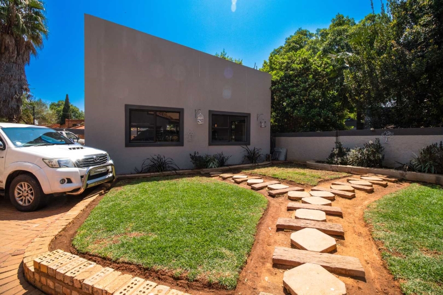 5 Bedroom Property for Sale in Lakefield Gauteng