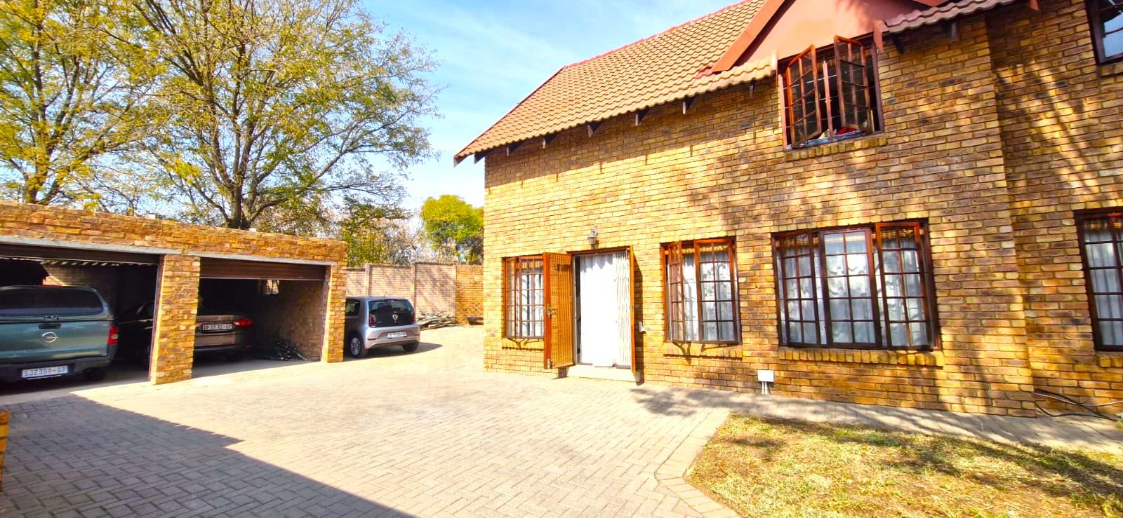 4 Bedroom Property for Sale in Die Wilgers Gauteng