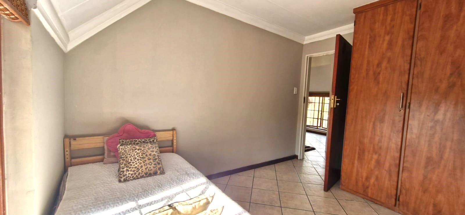 4 Bedroom Property for Sale in Die Wilgers Gauteng