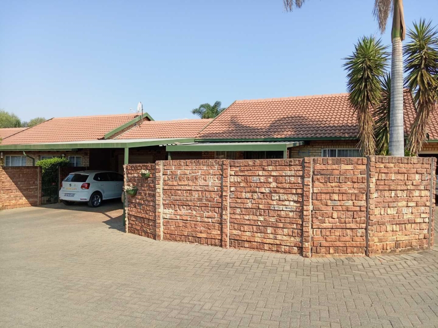 2 Bedroom Property for Sale in Die Wilgers Gauteng