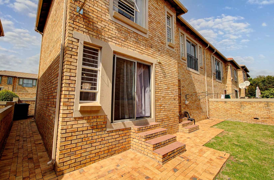 3 Bedroom Property for Sale in Wilgeheuwel Gauteng