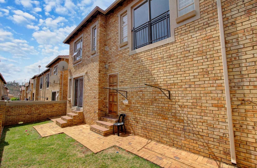 3 Bedroom Property for Sale in Wilgeheuwel Gauteng