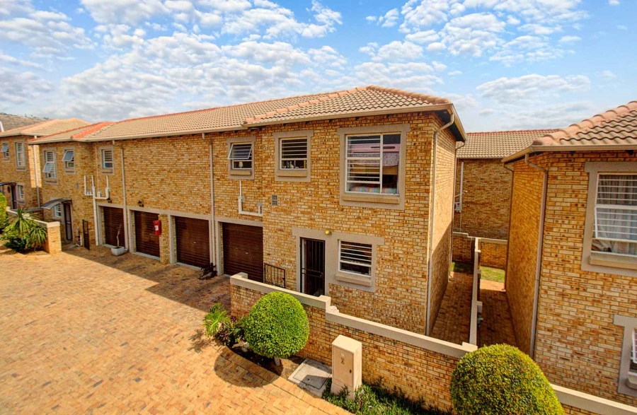 3 Bedroom Property for Sale in Wilgeheuwel Gauteng