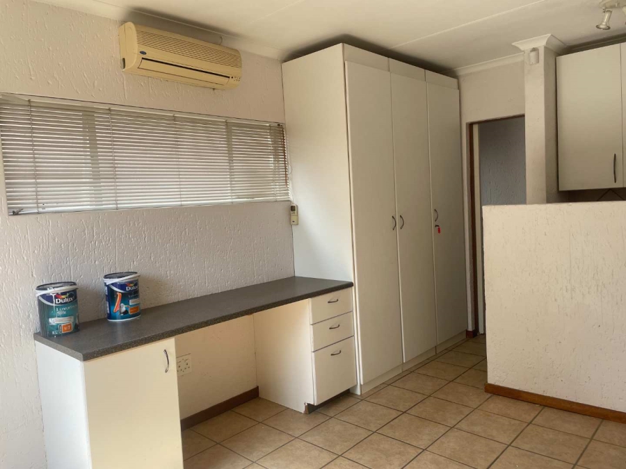 To Let 3 Bedroom Property for Rent in Magaliessig Gauteng