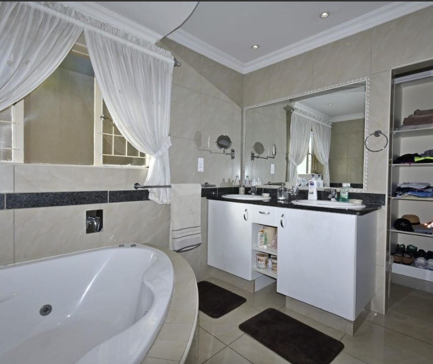 4 Bedroom Property for Sale in Bassonia Gauteng