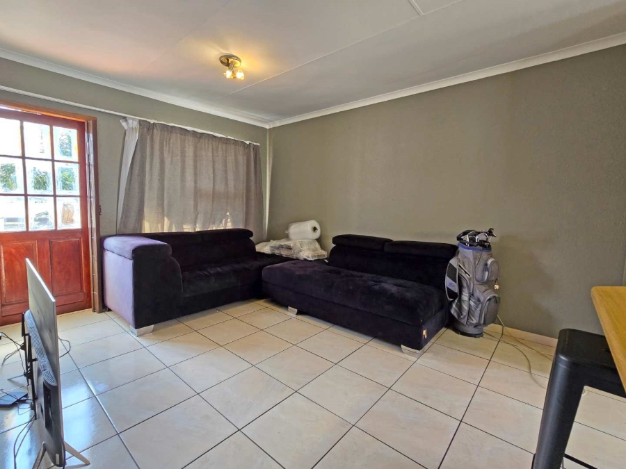 To Let 3 Bedroom Property for Rent in Verwoerdpark Gauteng