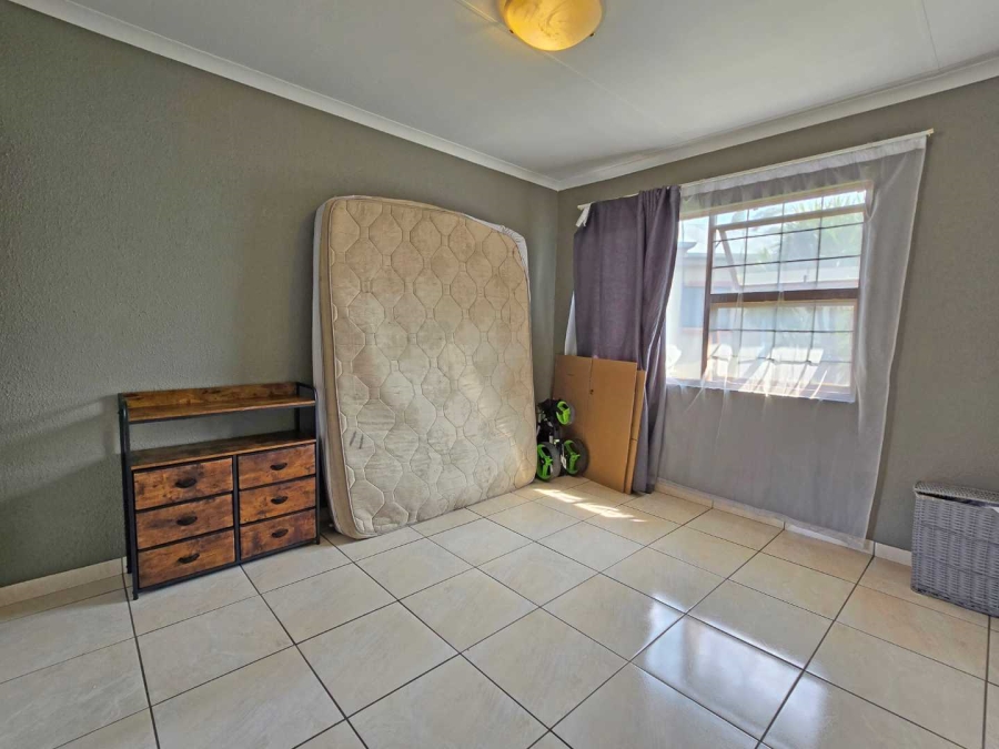 To Let 3 Bedroom Property for Rent in Verwoerdpark Gauteng