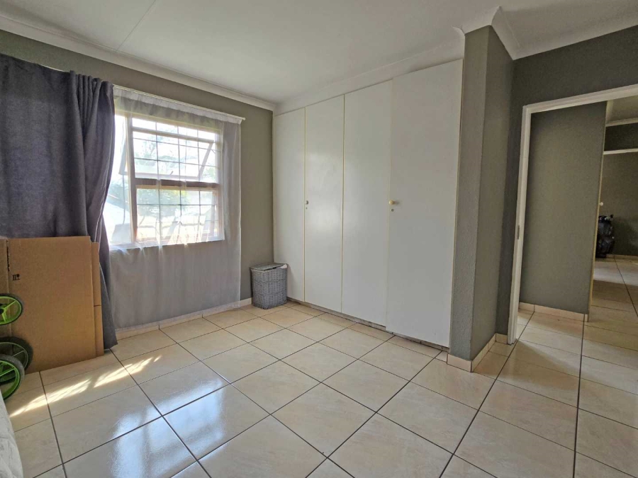 To Let 3 Bedroom Property for Rent in Verwoerdpark Gauteng