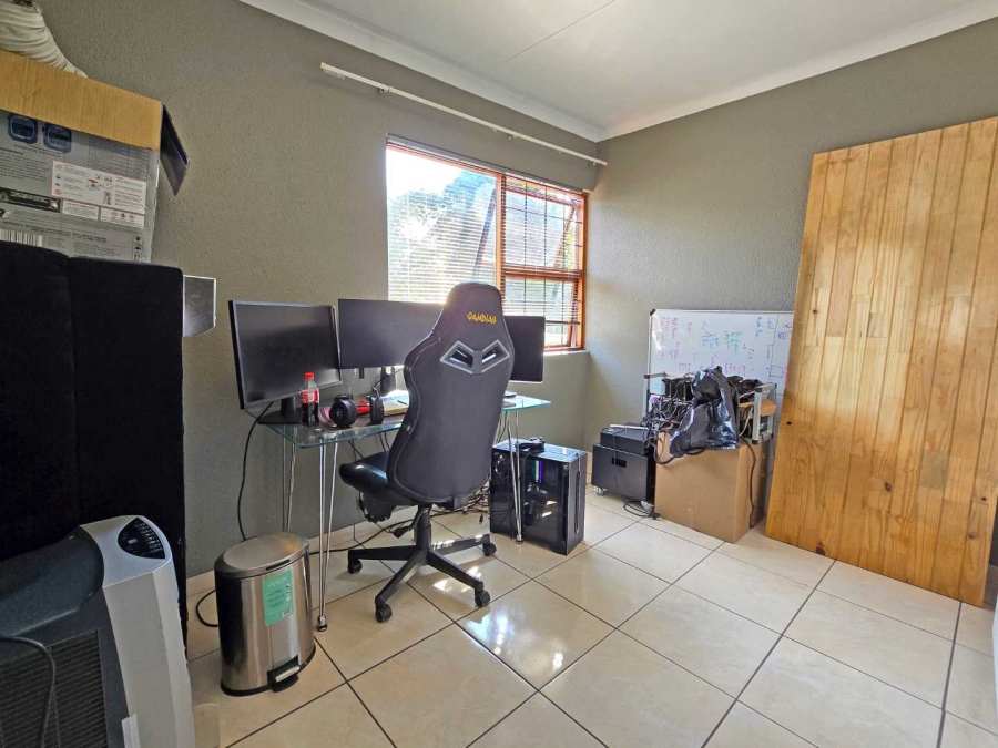 To Let 3 Bedroom Property for Rent in Verwoerdpark Gauteng