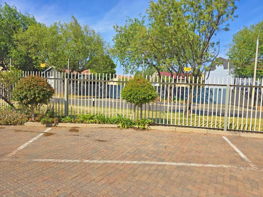 To Let 3 Bedroom Property for Rent in Verwoerdpark Gauteng