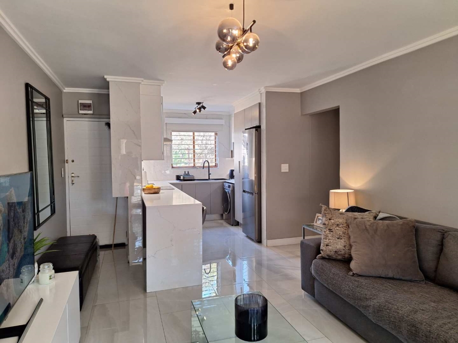 To Let 2 Bedroom Property for Rent in Robindale Gauteng