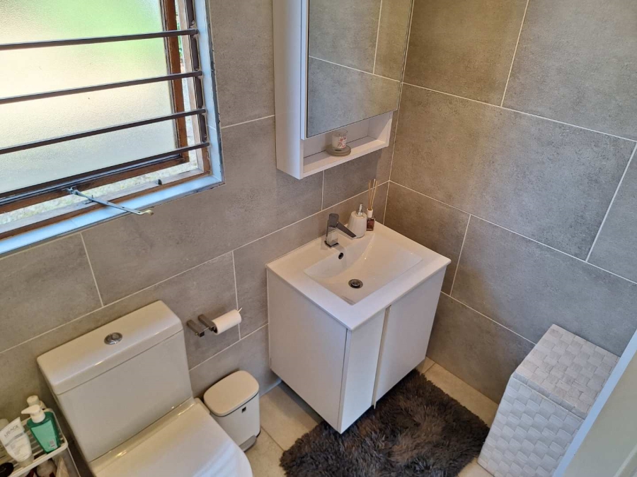 To Let 2 Bedroom Property for Rent in Robindale Gauteng