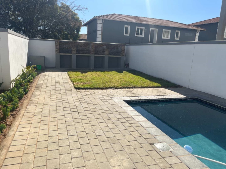 To Let 1 Bedroom Property for Rent in Ferndale Gauteng