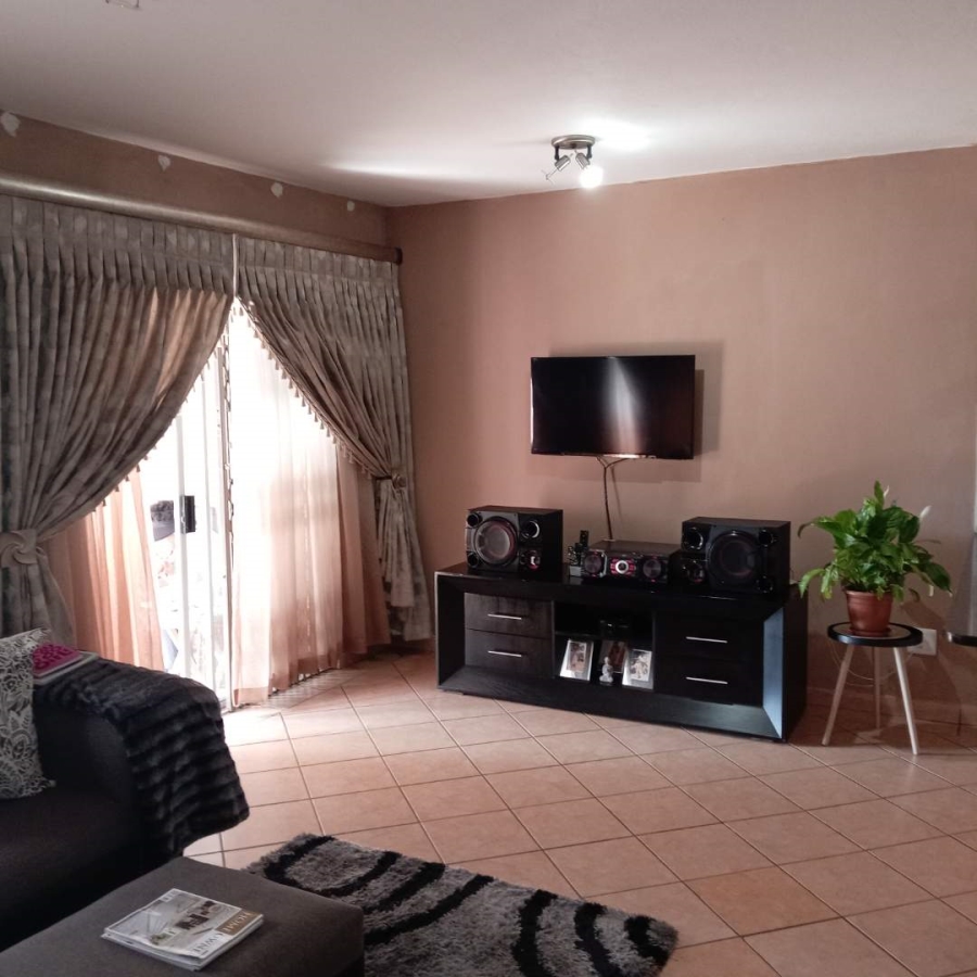 2 Bedroom Property for Sale in Theresa Park Gauteng