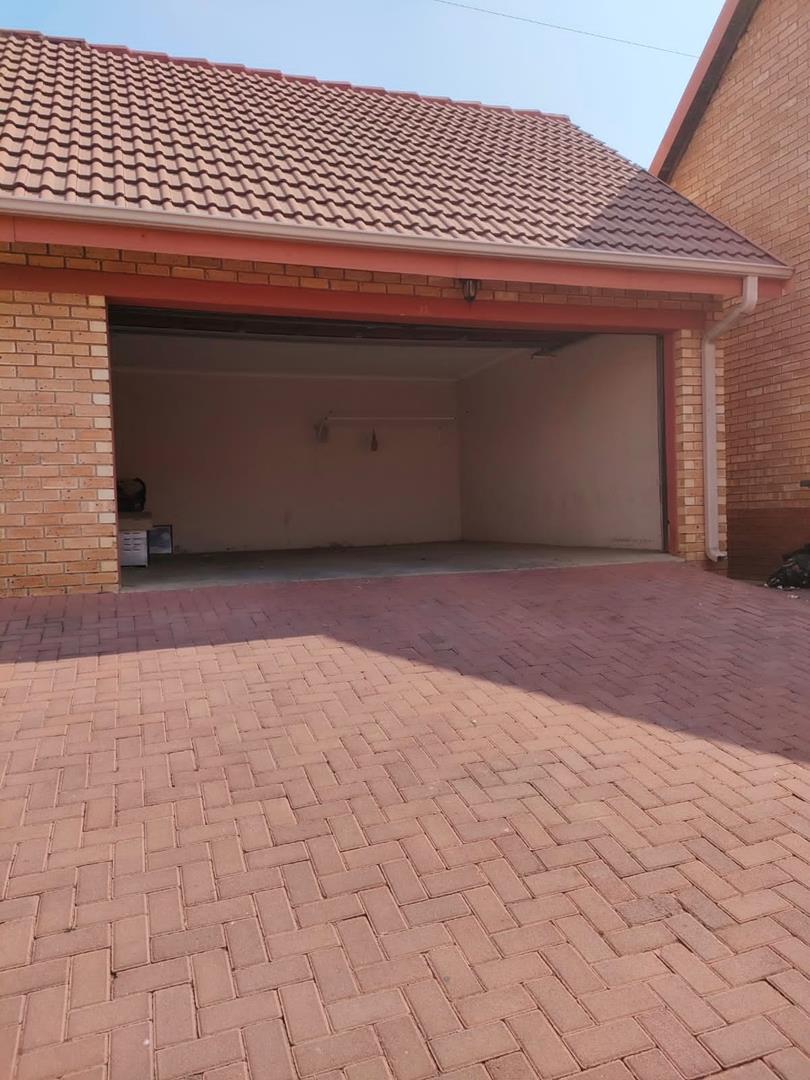 2 Bedroom Property for Sale in Kosmosdal Gauteng