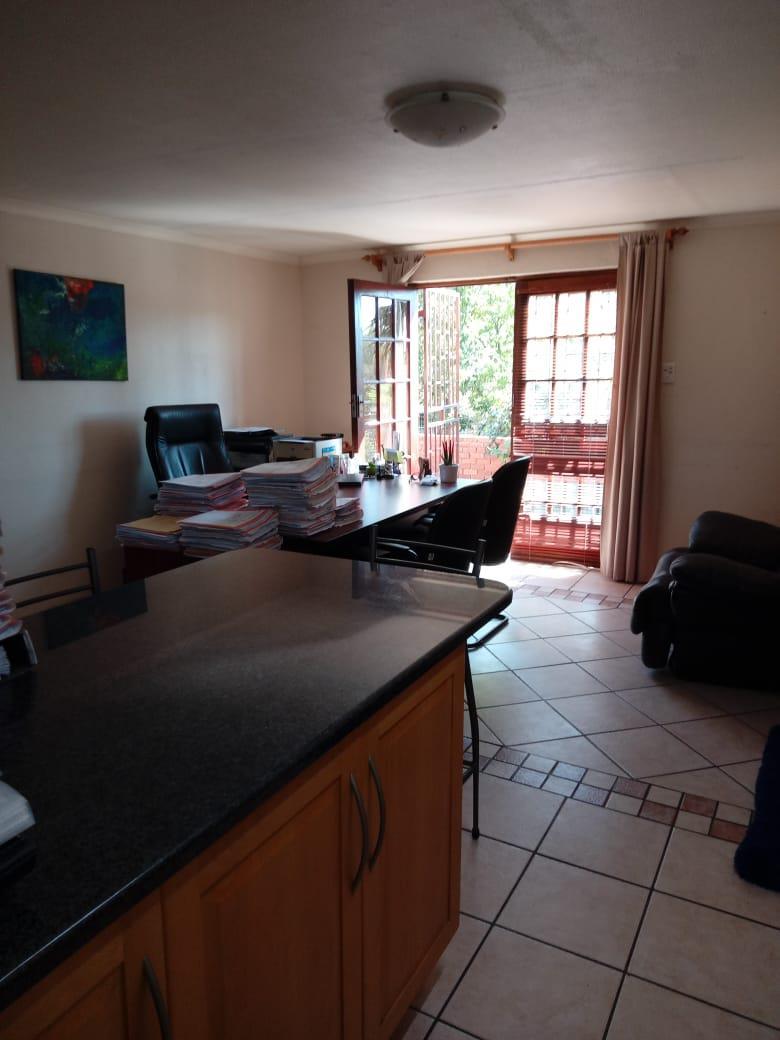 5 Bedroom Property for Sale in Mnandi Gauteng