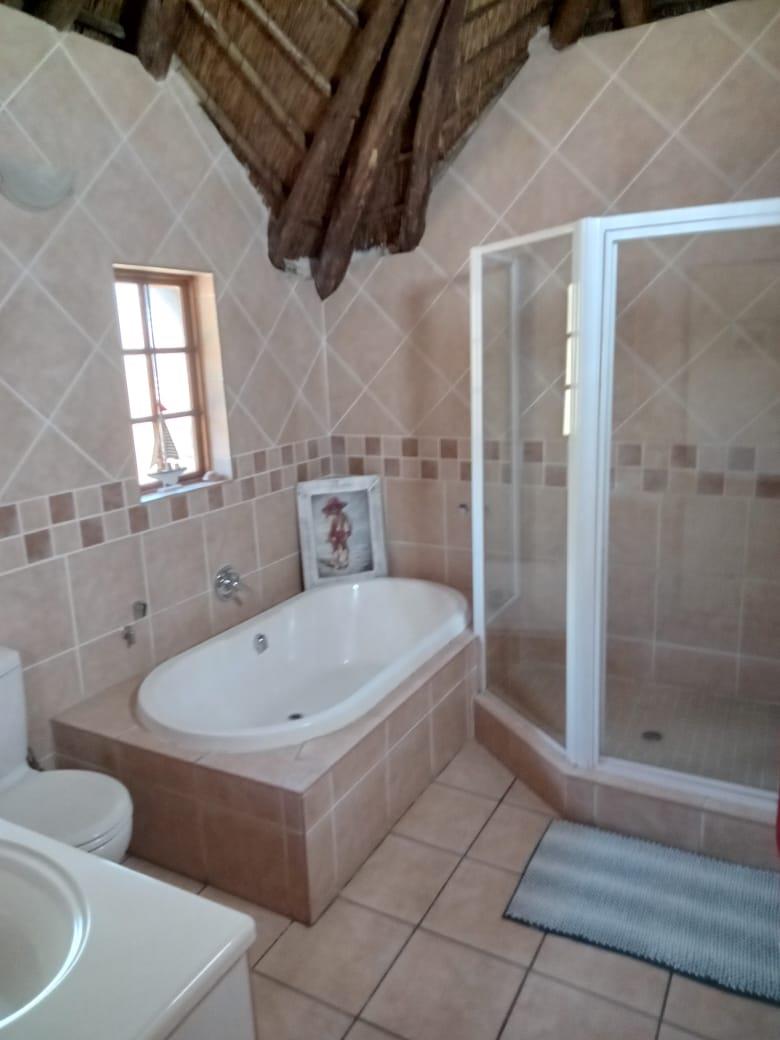 5 Bedroom Property for Sale in Mnandi Gauteng