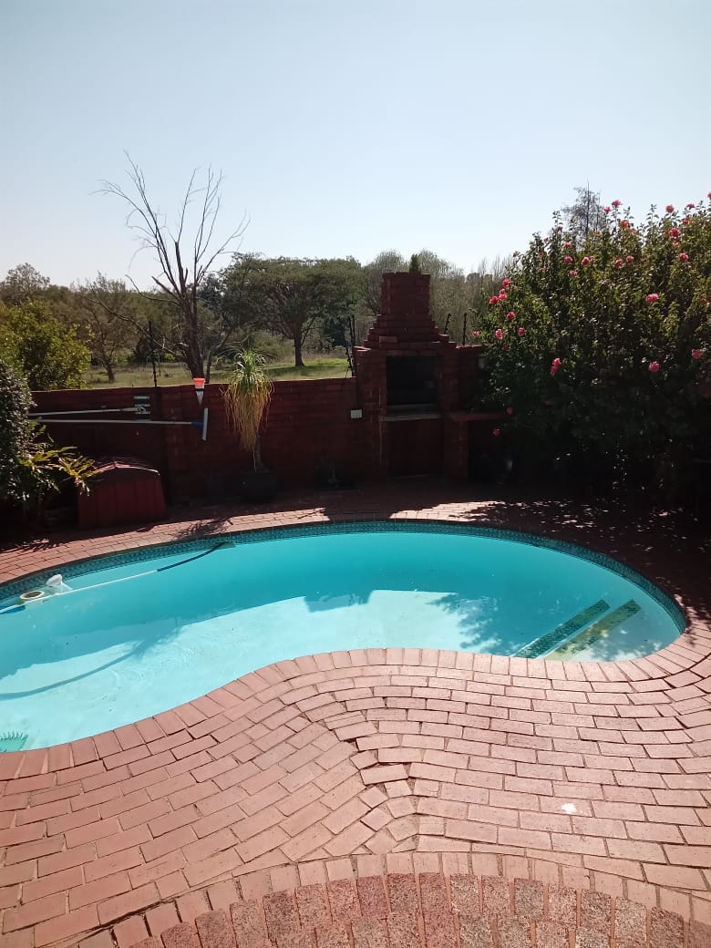 5 Bedroom Property for Sale in Mnandi Gauteng