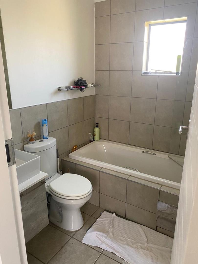 2 Bedroom Property for Sale in Noordwyk Gauteng