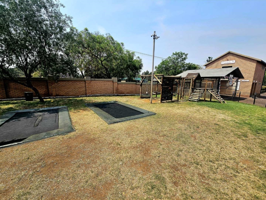 To Let 2 Bedroom Property for Rent in Moregloed Gauteng