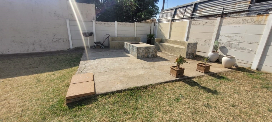 3 Bedroom Property for Sale in Discovery Gauteng